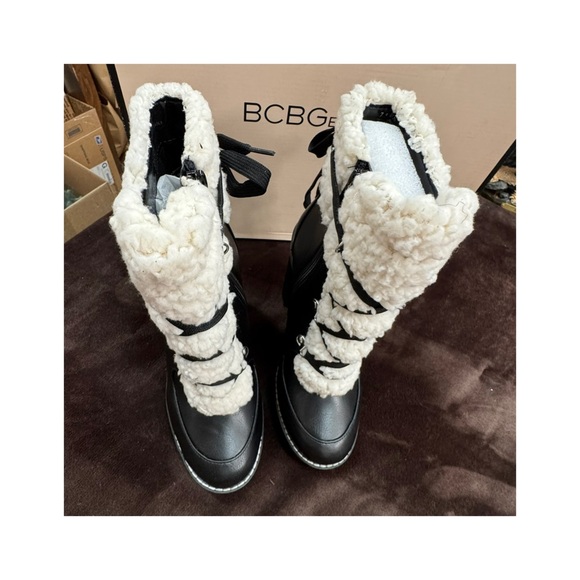 BCBG Black and Cream Heeled Boots 7.5 - Picture 4 of 9